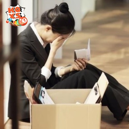 Mơ thấy bị đuổi việc kèm theo khóc lóc – Áp lực dồn nén lâu ngày